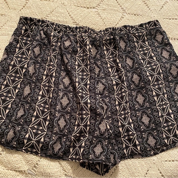 Chic Silky Shorts - Picture 6 of 8